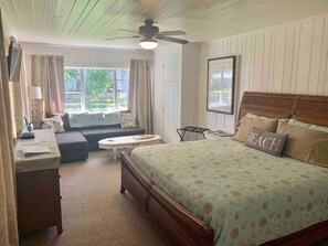 1 室のベッドルーム、デスク、アイロン / アイロン台、旅行用ベビーベッド