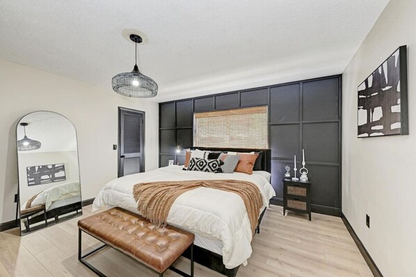 3 bedrooms, desk, iron/ironing board, travel crib