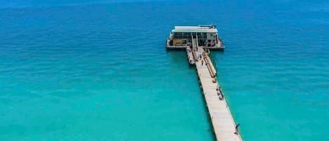 靠近海滩