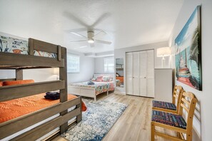 3 bedrooms, desk, iron/ironing board, travel cot