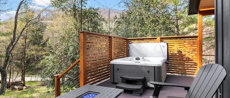 Outdoor spa tub