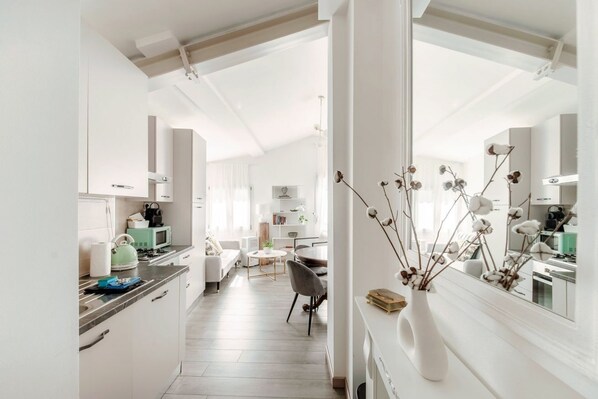 冰箱、微波炉、烤箱、洗碗机