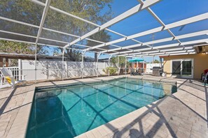 A heated pool - ⚓Mermaid Bay! Canal Front, Pool, Dock & More!⚓ (Bradenton)