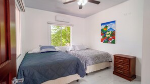 5 chambres, fer et planche à repasser, Wi-Fi, draps fournis