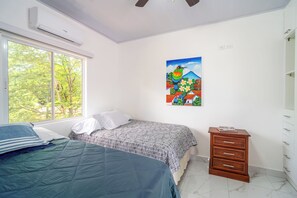 5 chambres, fer et planche à repasser, Wi-Fi, draps fournis