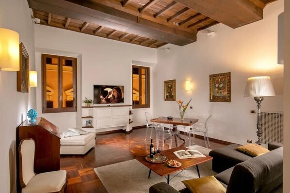 Living area - Riccardo Condotti Suite (Rome)