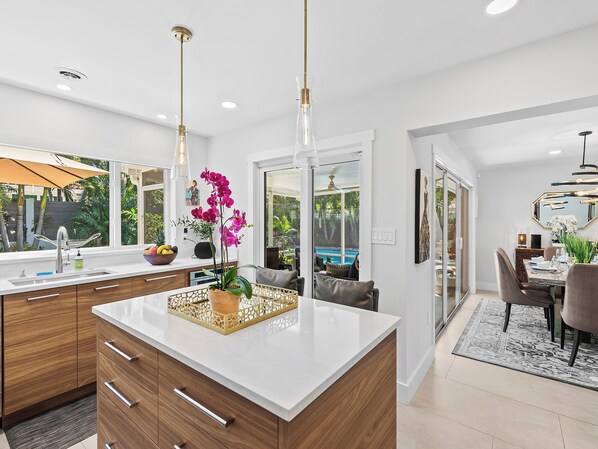 Dining - New Heated Pool, Spacious, Stylish Retreat within Minutes from the Beach, Southern Comfort! (Wilton Manors)