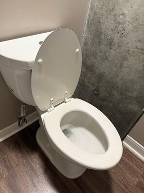 Handtücher, Seife, Shampoo, Toilettenpapier