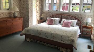 6 bedrooms, iron/ironing board, free WiFi, bed sheets