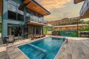 Outdoor pool - Casa Azulada-King beds, pool, BBQ, parking on property, 5 min to LaFortuna! (La Fortuna)