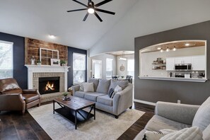 Een smart-tv en een open haard