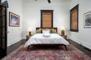 2 habitaciones, tabla de planchar con plancha, wifi y ropa de cama