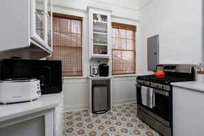 Coffee/tea maker, fridge, microwave, oven