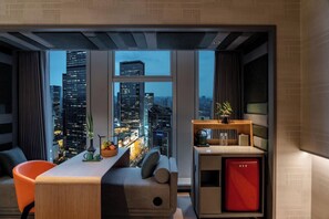 Premium bedding, free minibar, in-room safe, soundproofing