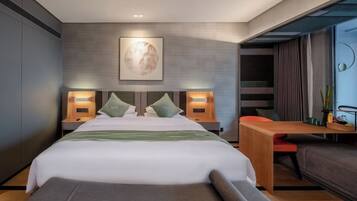 Habitació individual bàsica, balcó, vistes a la ciutat | Roba de llit d'alta qualitat i minibar gratuït