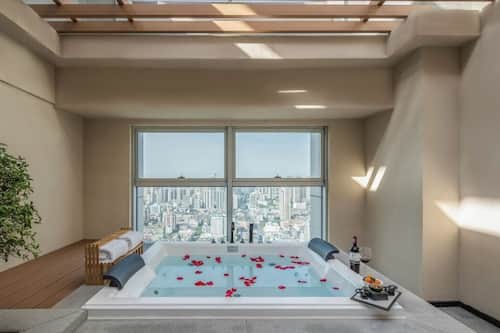 Superior Single Room, Patio, City View | Bathroom | Free toiletries, hair dryer, bathrobes, slippers