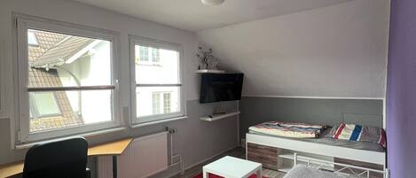 2 bedrooms, in-room safe, desk, travel cot