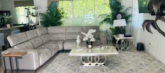 Spacious Living in Paradise 5 bedroom3 baths Vacation Home in 2,652ft² Naples