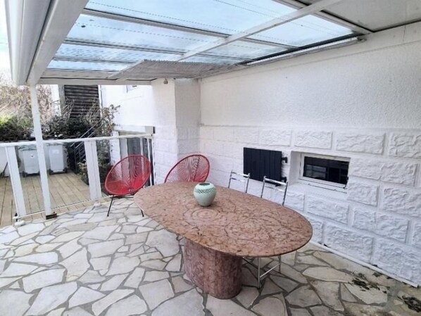 Outdoor dining - Seafront vacation home - 4 pers. (FOURAS)