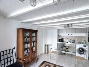 Fridge, microwave, oven, coffee/tea maker - Seafront vacation home - 4 pers. (FOURAS)