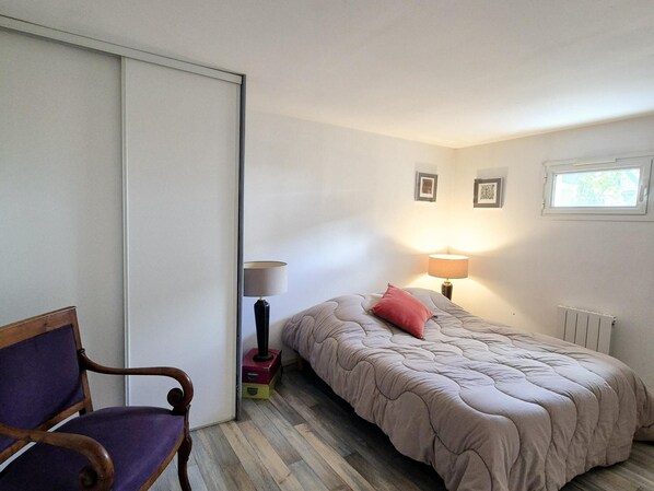 1 Schlafzimmer, Bügeleisen/Bügelbrett