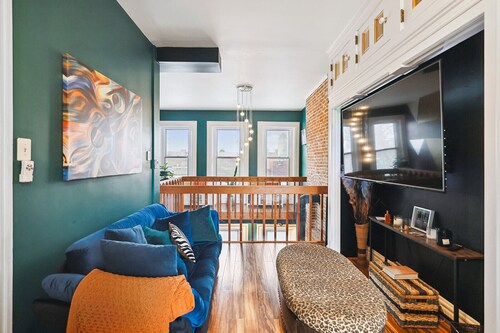 Charming historic STL home within walking distance to restaurants, parks & more!