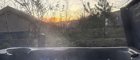 Outdoor spa tub