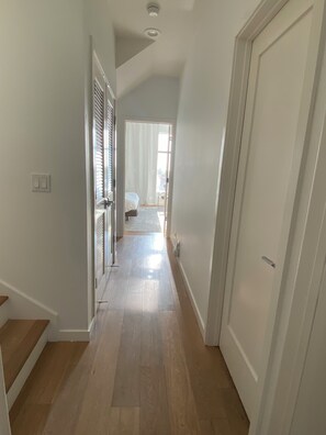 Interior - 3-bedroom townhome in walkable Rockridge close to UC Berkeley and SF. (Oakland)