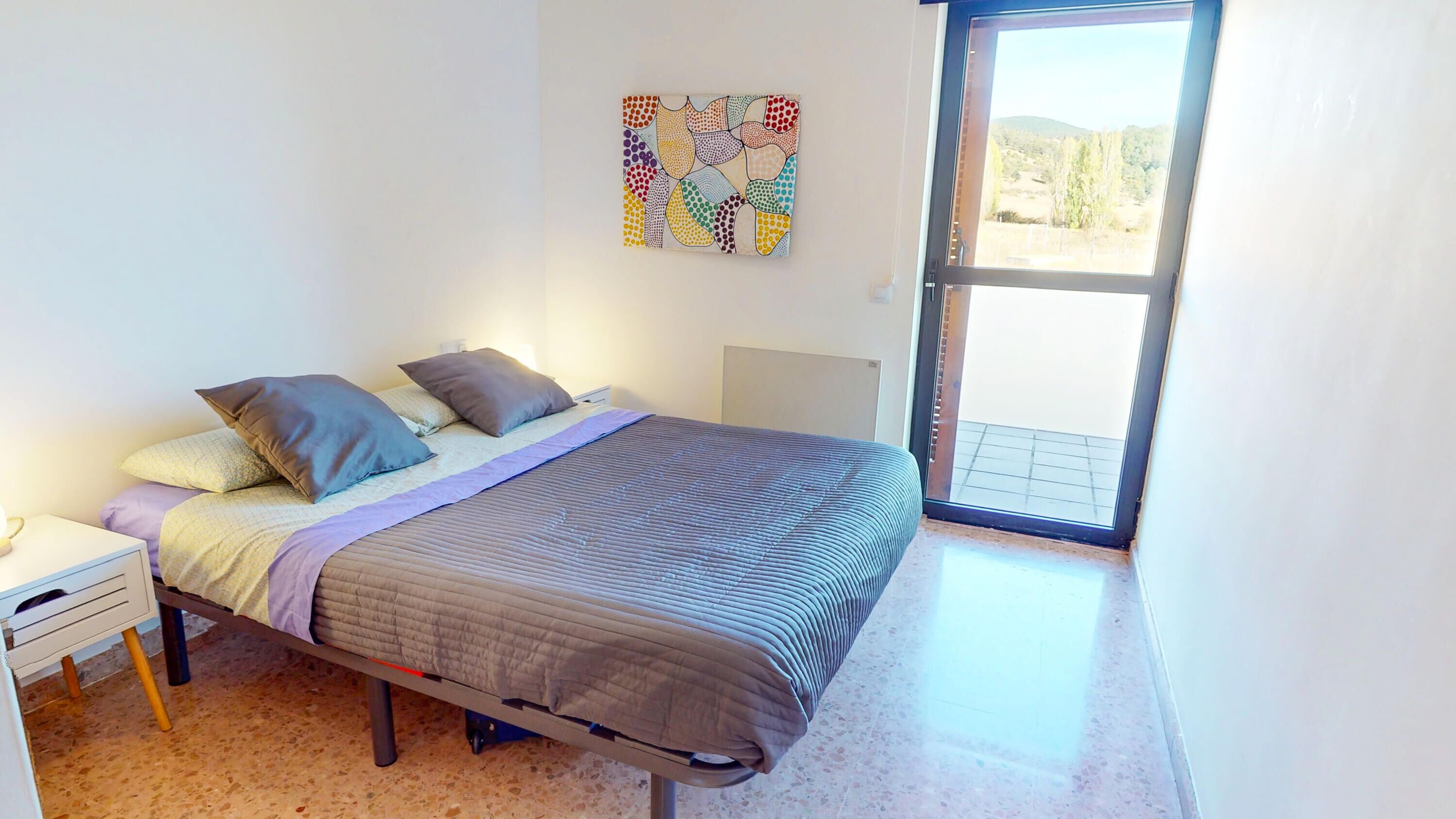 1 slaapkamer, een strijkplank/strijkijzer