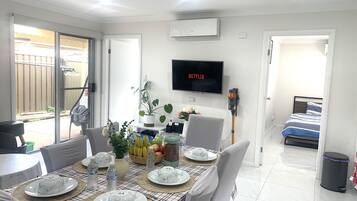 3 bedrooms, iron/ironing board, WiFi, bed sheets