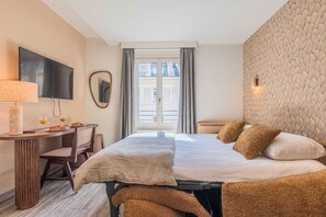 1 dormitorio, tabla de planchar con plancha, Internet