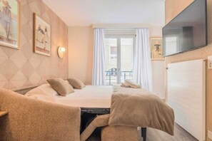 1 slaapkamer, een bureau, internet, beddengoed