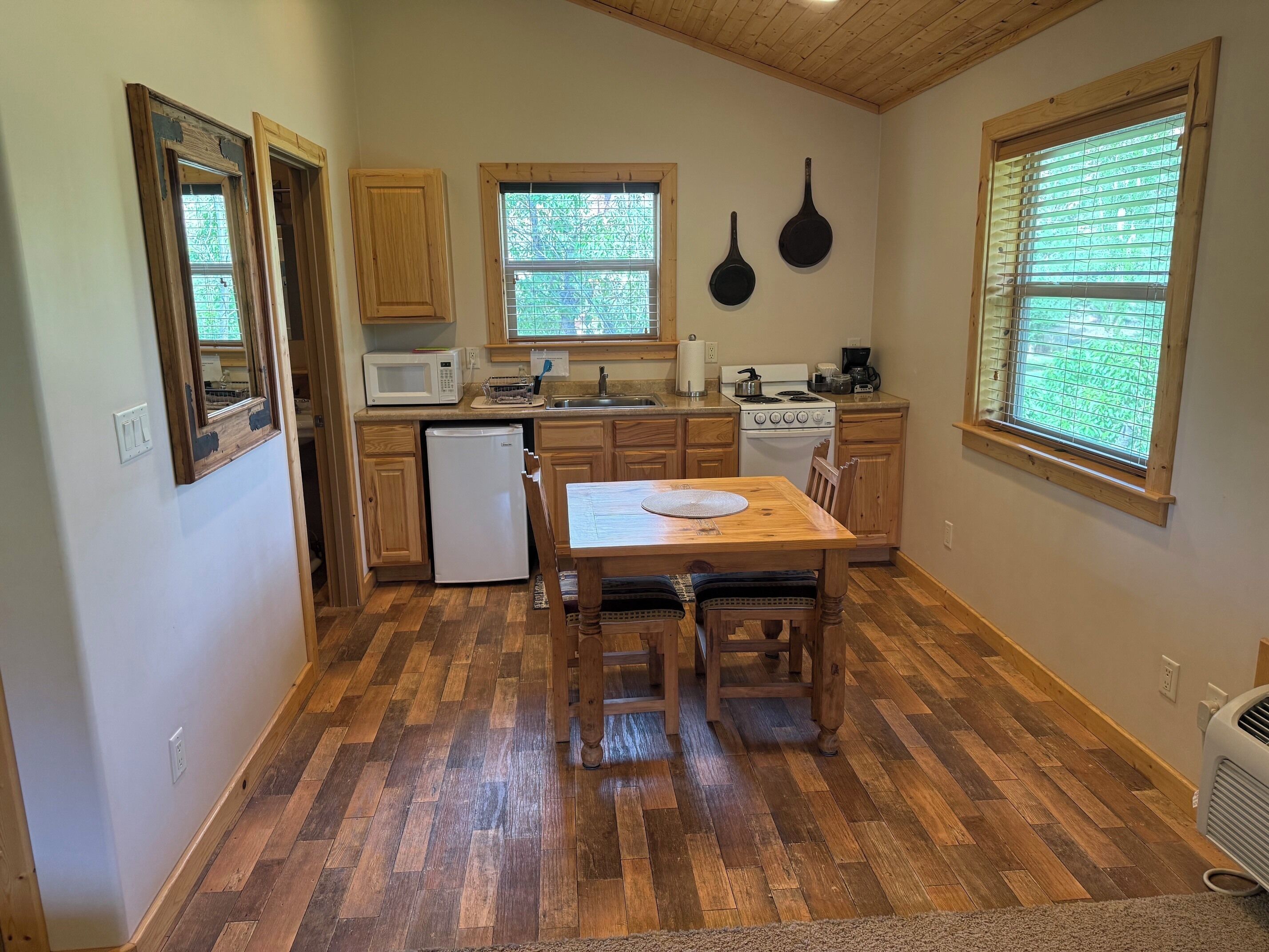 Bungalow, Patio, Mountain View | Private kitchen | Ice maker
