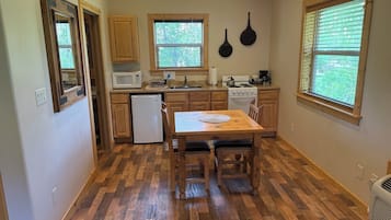 Bungalow, Patio, Mountain View | Private kitchen | Ice maker