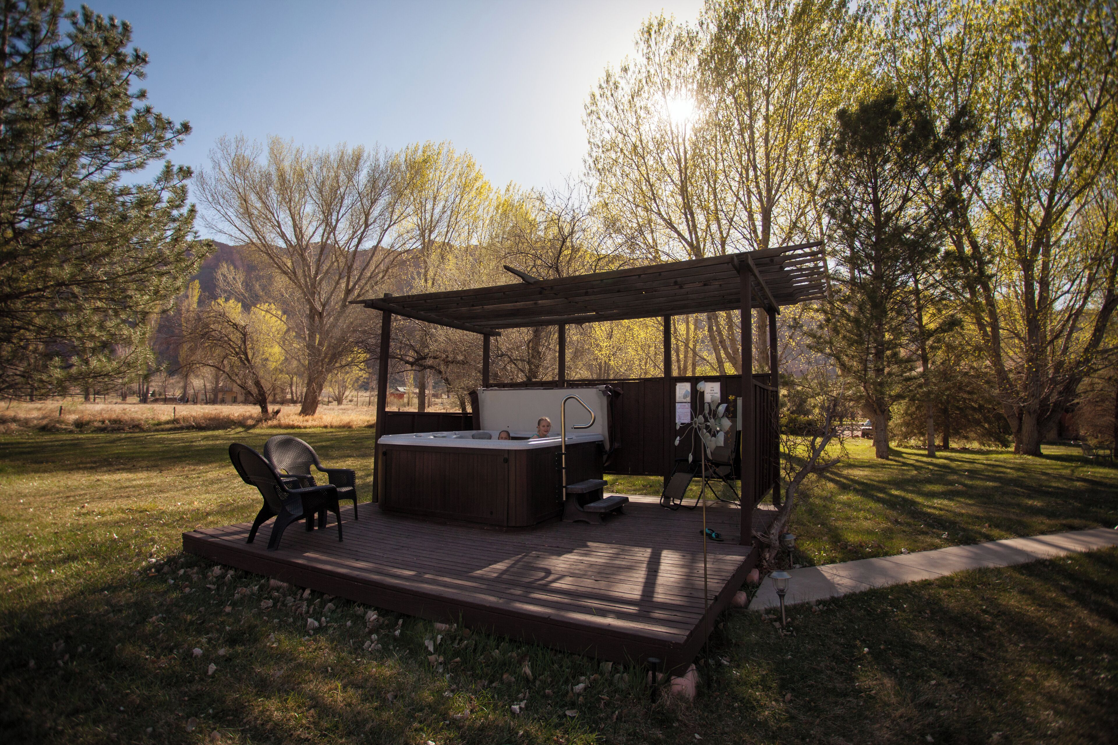 Outdoor spa tub