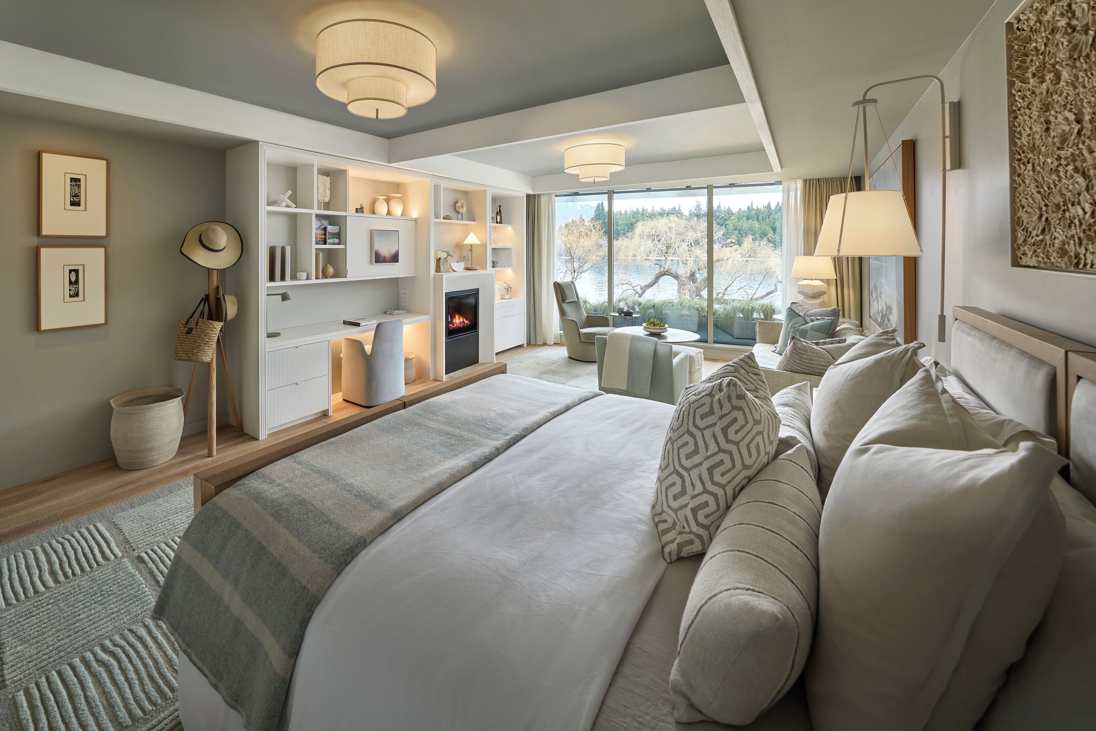 Minibar contenant certains articles gratuits, coffre-fort