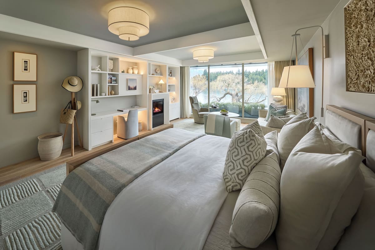 Minibar contenant certains articles gratuits, coffre-fort