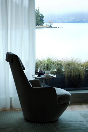 Junior Suite | Free minibar items, in-room safe, blackout drapes, iron/ironing board - ROKI Collection Queenstown (Queenstown)