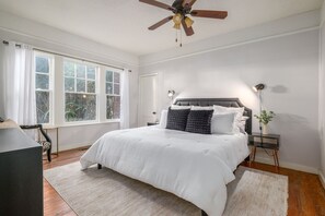 4 bedrooms, iron/ironing board, WiFi, bed sheets