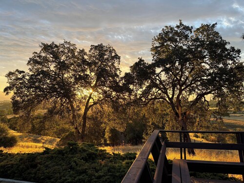 Spacious 5-bedroom villa, with beautiful lake views in charming Lakeport.