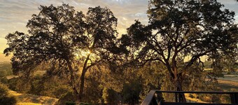 Spacious 5-bedroom villa, with beautiful lake views in charming Lakeport.