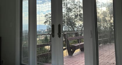 Spacious 5-bedroom villa, with beautiful lake views in charming Lakeport.
