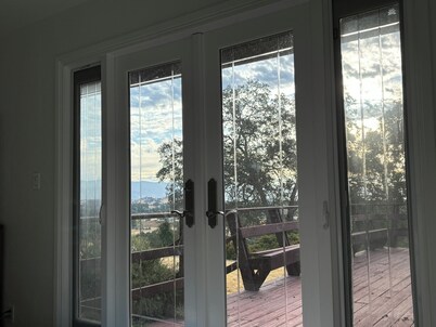 Spacious 5-bedroom villa, with beautiful lake views in charming Lakeport.