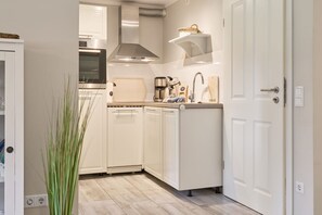 Unclassified image, 3 of 20, button