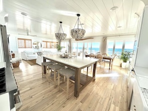 Dining - Cedar & Salt Cottage -Waterfront, Dock Views, Sleeps 6 -Mins to Beach Newport 🤎 (Newport)
