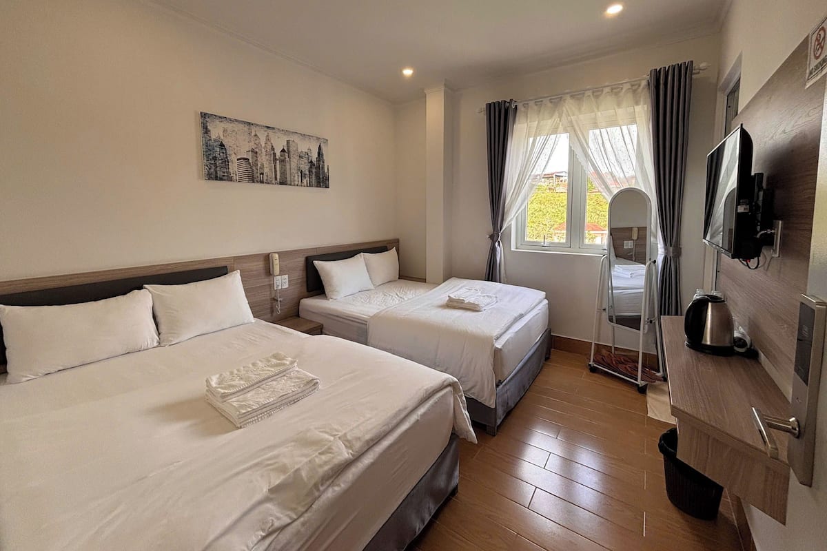 Executive Quadruple Room, Courtyard View