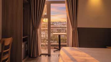 デラックス ダブルルーム コートヤードビュー | バルコニー