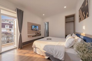 Free minibar items, desk, free WiFi, bed sheets - Bee Luxury Da Lat Hotel (Da Lat)