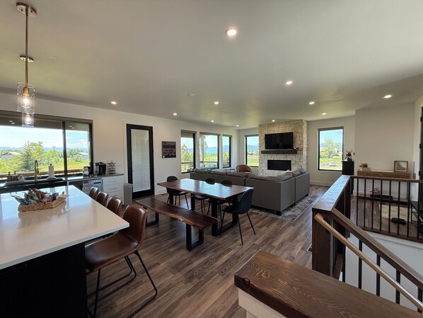 Dining - Newly Built 4 Bedroom House Centrally located in the Heart of Teton Valley (Driggs)