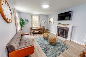 Smart TV, fireplace, offices